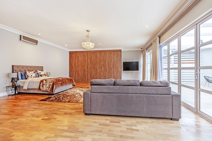 7 Bedroom Property for Sale in Flamingo Vlei Western Cape
